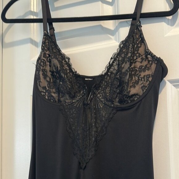 Elegant Black Lace Nightgown - Picture 2 of 2